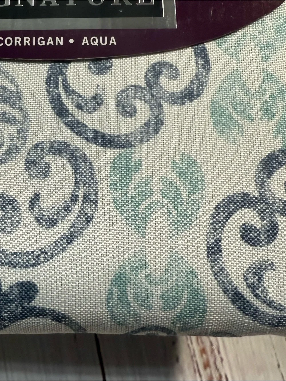 NWT  in Package Signature Eclipse Aqua Corrigan Pattern Blackout Panel